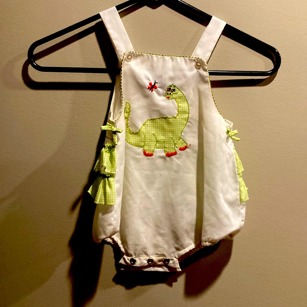 Vintage 1970s one piece outfit. Probably a 18 to 24 M size